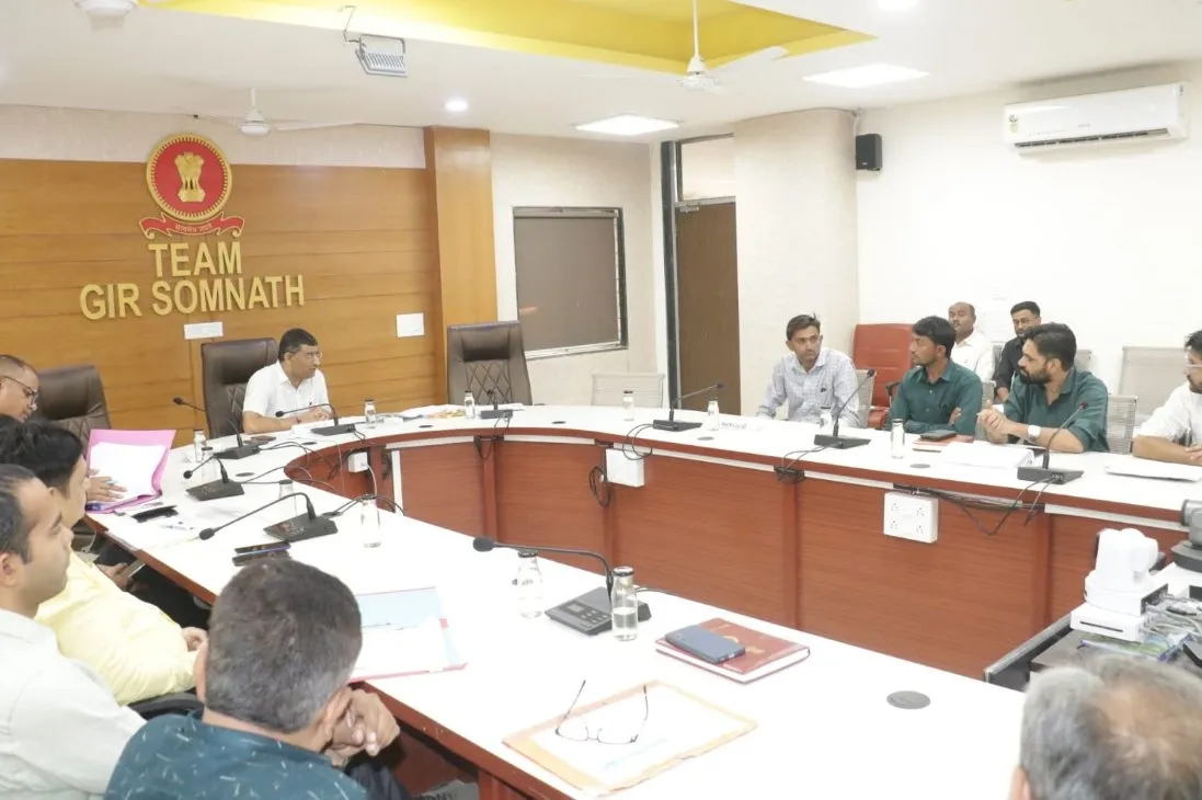 ઈણાજ ખાતે જિલ્લા સેવા સદનના વી.સી. હોલમાં જિલ્લા સ્વાગત કાર્યક્રમ, નિવાસી અધિક કલેક્ટર રાજેશ આલે દ્વારા અરજદારોને માર્ગદર્શન 2 Inaj District Swagat Grievance Program 2026.jpeg