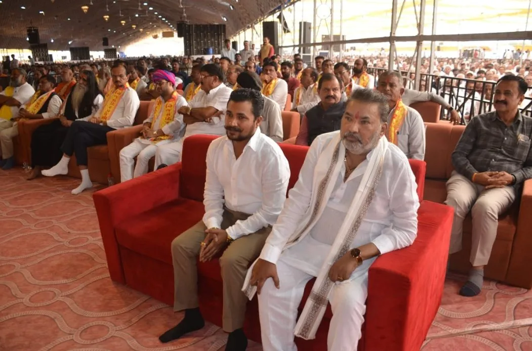 પચ્છેગામના મુરલીધરજી મહારાજ નિજ મંદિર મહોત્સવમાં રાજ્યમંત્રી પરસોતમભાઈ સોલંકીની ઉપસ્થિતિ, ભાગવત કથામૃતથી આધ્યાત્મિક ઊર્જાનો અનુભવ 2 Pachegam Murlidharji Mahotsav Parshottam Solanki 2026.jpeg