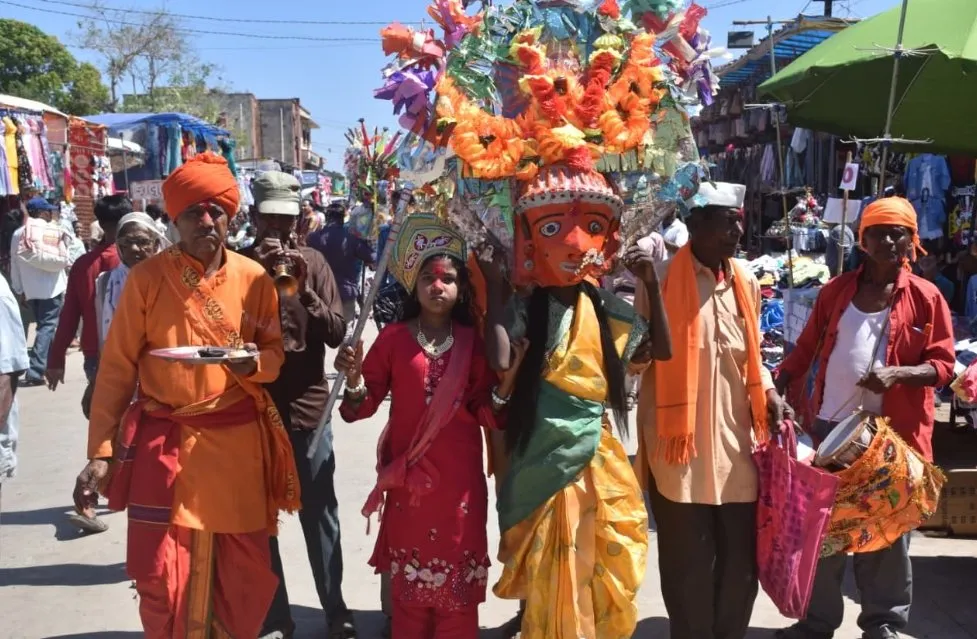 આહવા ખાતે ડાંગ દરબારમાં ઉમટી માનવ મહેરામણ, પ્રકૃતિ અને સંસ્કૃતિનો અનોખો સંગમ 2 Dang Darbar Ahwa Tribal Festival 2026 2.jpeg
