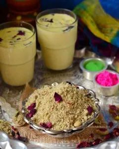 ઘરે બનાવો શુદ્ધ અને સુગંધિત ઠંડાઈ મસાલો 2 Thandai Powder Recipe