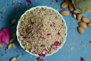 ઘરે બનાવો શુદ્ધ અને સુગંધિત ઠંડાઈ મસાલો 3 Thandai Masala Recipe 2 2 1300x867 1