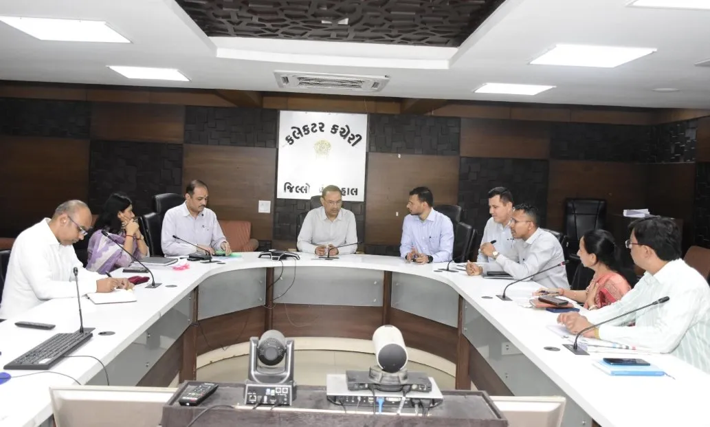 પંચમહાલ જિલ્લા કલેક્ટર કચેરી ખાતે પ્રભારી સચિવ રાજેશ માંઝુની અધ્યક્ષતામાં પી.એમ. શ્રી શાળાઓ અંગે મહત્વપૂર્ણ બેઠક યોજાઈ 2 Panchmahal PM Shri School Review Meeting 2026.jpeg