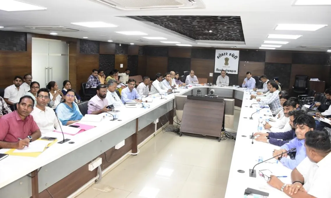પંચમહાલ જિલ્લામાં મલ્ટિડાઇમેશનલ પોવર્ટી ઇન્ડેક્ષ અંતર્ગત સર્વે હાથ ધરવા પ્રભારી સચિવ રાજેશ માંઝુની અધ્યક્ષતામાં મહત્વપૂર્ણ બેઠક 2 Panchmahal Multidimensional Poverty Index Survey Meeting 2026.jpeg
