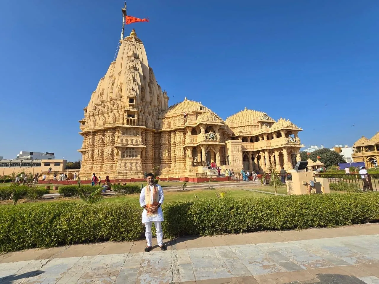 રાજ્યમંત્રી સંજયસિંહ મહીડાની ગીર સોમનાથ એકદિવસીય મુલાકાત, સોમનાથ સ્વાભિમાન પર્વ અંતર્ગત પ્રથમ જ્યોતિર્લિંગે શ્રદ્ધાંજલિ 3 Sanjaysinh Mahida Somnath Swabhiman Parv Visit 2026 2.png