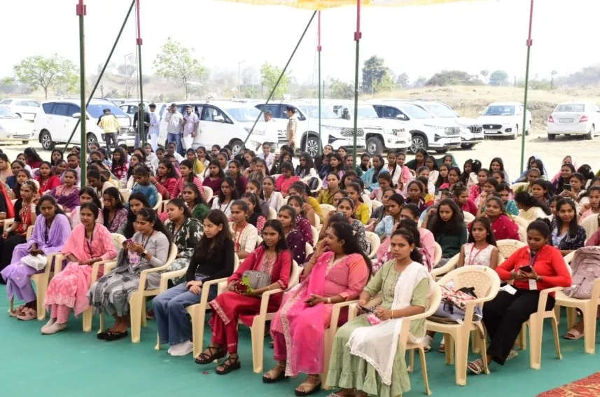 ઉચ્છલની માં દેવમોગરા સરકારી વિનયન કોલેજમાં 13મો વાર્ષિકોત્સવ ‘પ્રતિભા પર્વ–2026’ અને પારિતોષિક સન્માન સમારોહ ભવ્ય રીતે યોજાયો 3 Uchchal Devmogra College Pratibha Parv 2026 1.jpeg
