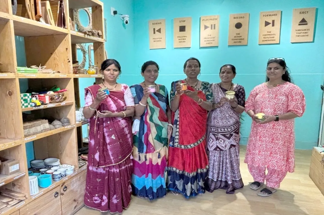 રાસાયણિક મુક્ત રંગો સાથે સ્વાસ્થ્ય અને પ્રકૃતિની સુરક્ષા, વડોદરાની મહિલાઓએ શરૂ કરી અનોખી પહેલ 3 Vadodara Natural Holi Colors Women Initiative 2026 1.jpeg