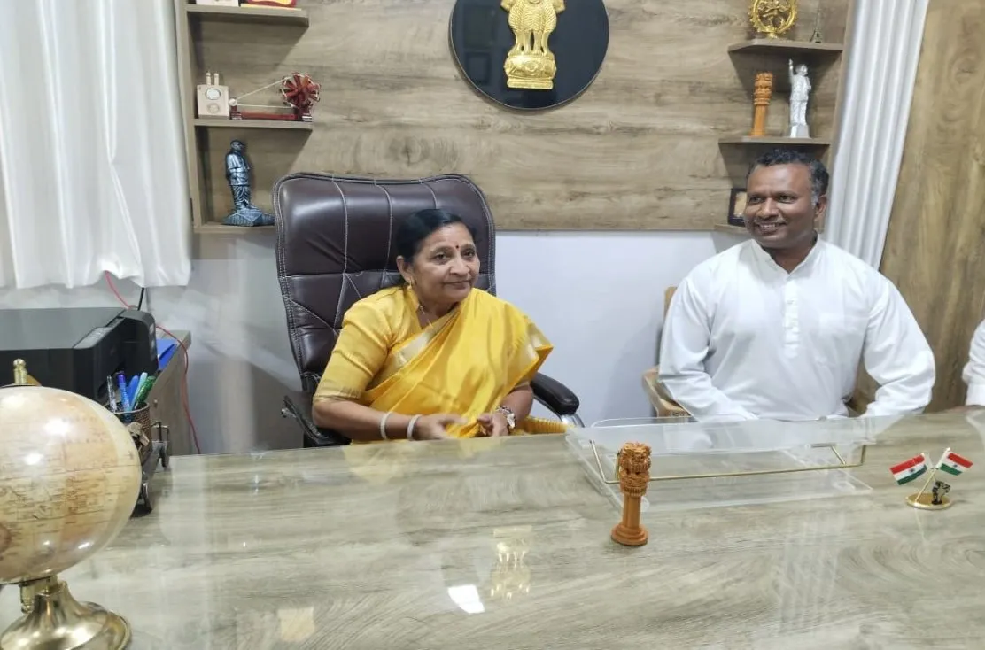કેન્દ્રીય રાજ્ય મંત્રી નિમુબેન બાંભણિયાની ઉમરાળા ગ્રામ પંચાયત મુલાકાત, વિકાસ અભિગમને ગણાવ્યો પ્રેરણાદાયી 2 Umarala Gram Panchayat Visit Nimu Ben Bambhaniya 2026.jpeg