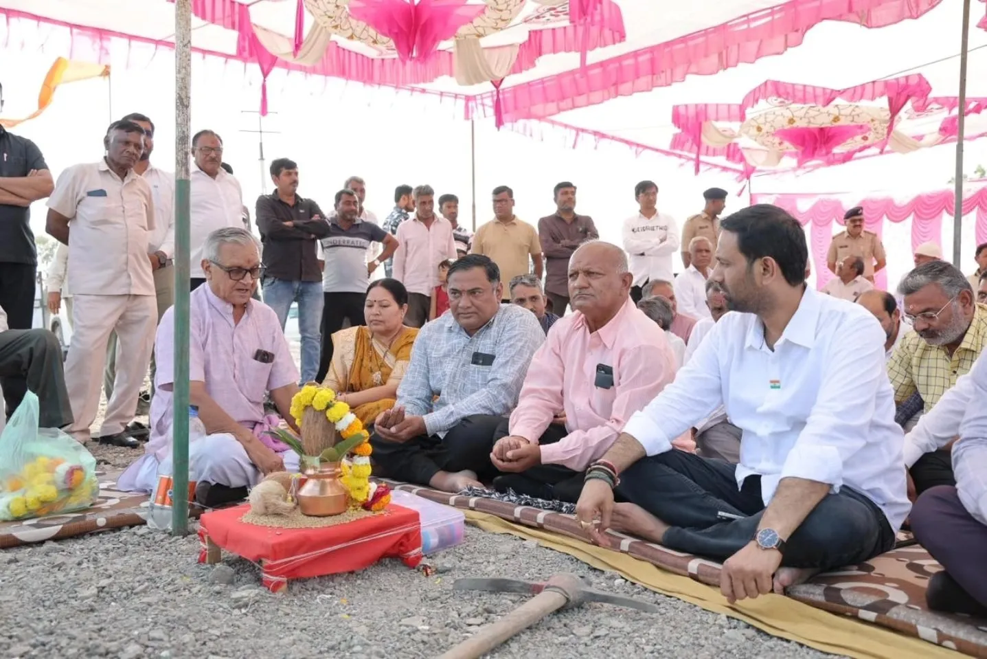 ભાયાવદર, વાવડી અને વાવડીરોડ ખાતે રાજ્યમંત્રી કૌશિકભાઈ વેકરીયાના હસ્તે કરોડો રૂપિયાના વિકાસકામોનું ખાતમુહૂર્ત 2 Amreli Development Works Bhayavadar Vavdi 2026 1.png