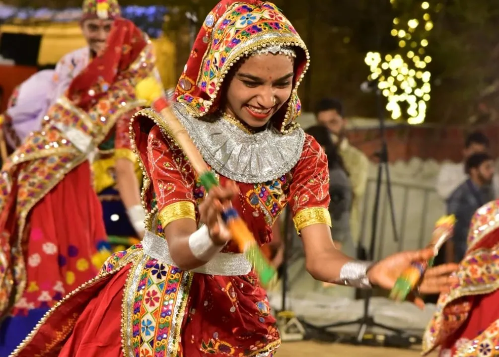 સાબરમતી કિનારે ખીલી ઊઠ્યો વસંતોત્સવ, ગાંધીનગરમાં દેશભરની લોકકલાઓ અને સ્વદેશી હસ્તકલાનો અનોખો મહોત્સવ 2 Gandhinagar Vasantotsav Cultural Festival 1.jpeg