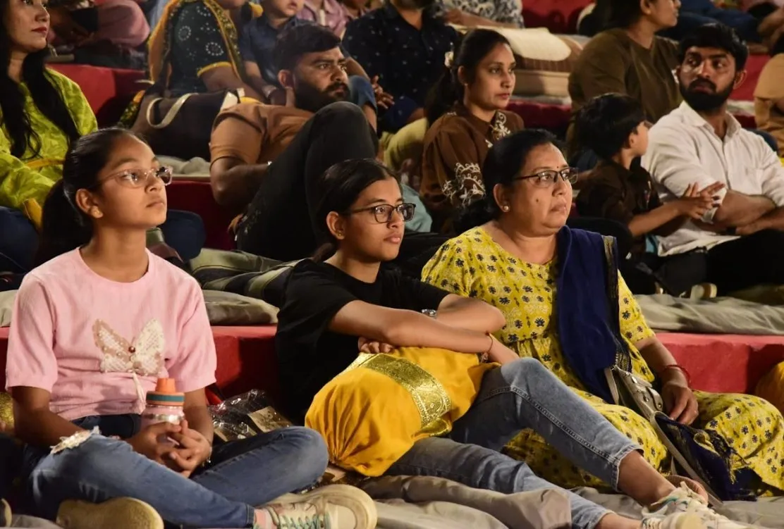 સાબરમતી કિનારે ખીલી ઊઠ્યો વસંતોત્સવ, ગાંધીનગરમાં દેશભરની લોકકલાઓ અને સ્વદેશી હસ્તકલાનો અનોખો મહોત્સવ 3 Gandhinagar Vasantotsav Cultural Festival 2.jpeg