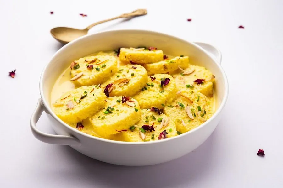 હવે ઘરે બનાવો હલવાઈ જેવી રસમલાઈ! માત્ર 15 મિનિટમાં તૈયાર થશે આ સ્પેશિયલ 'બ્રેડ રસમલાઈ' 2 Bread Rasmalai
