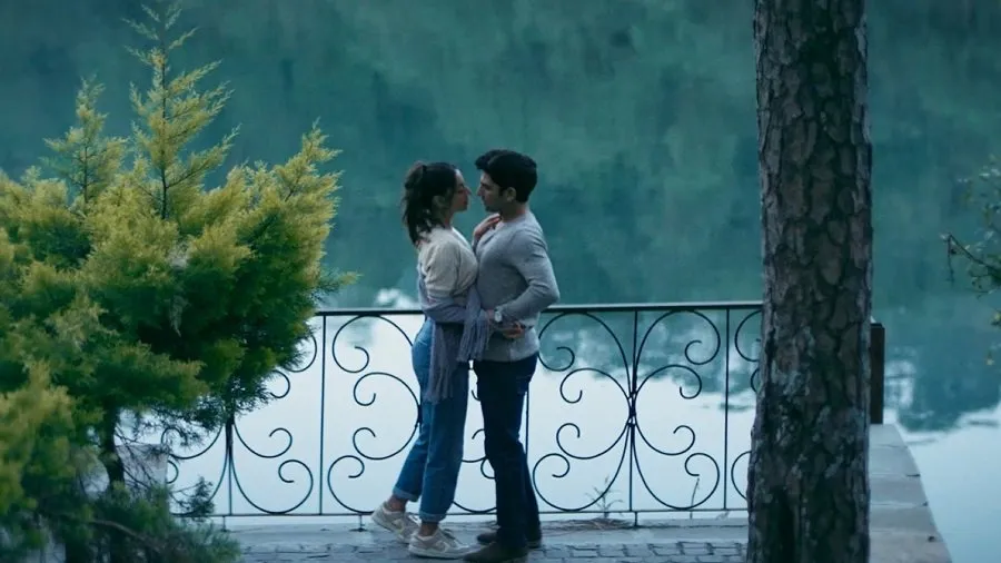 Na Jaane Kaun Aa Gaya 