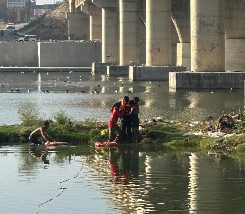 ધૂળેટી દરમિયાન ગાંધીનગર ફાયર વિભાગની સતર્કતા: નર્મદા કેનાલ અને સાબરમતી નદીમાંથી ત્રણ લોકોના જીવ બચાવ્યા 2 Gandhinagar Fire Brigade Rescue Three Lives 2026.jpeg