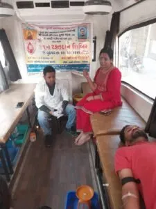 વલસાડના છીપવાડમાં ધૂળેટી પર્વે રક્તદાન શિબિર યોજાઈ, માત્ર ચાર કલાકમાં ૪૦ બોટલ લોહી એકત્ર થયું 2 IMG 20260305 WA0004