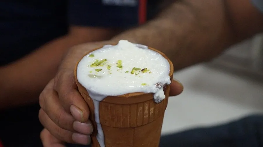 હવે ઘરે જ માણો ઢાબા જેવી મલાઈદાર લસ્સીનો આનંદ! નોંધી લો પંજાબી લસ્સીની રેસીપી 2 Dhaba Style Lassi