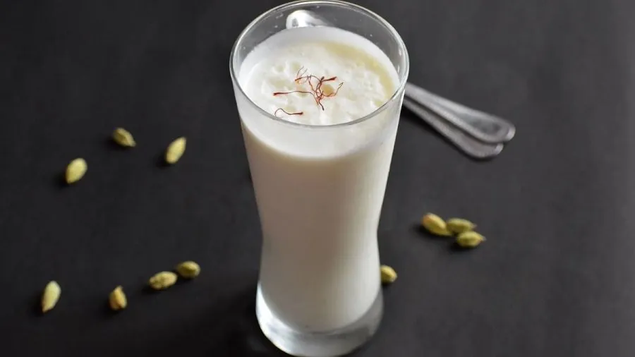 હવે ઘરે જ માણો ઢાબા જેવી મલાઈદાર લસ્સીનો આનંદ! નોંધી લો પંજાબી લસ્સીની રેસીપી 3 Dhaba Style Lassi
