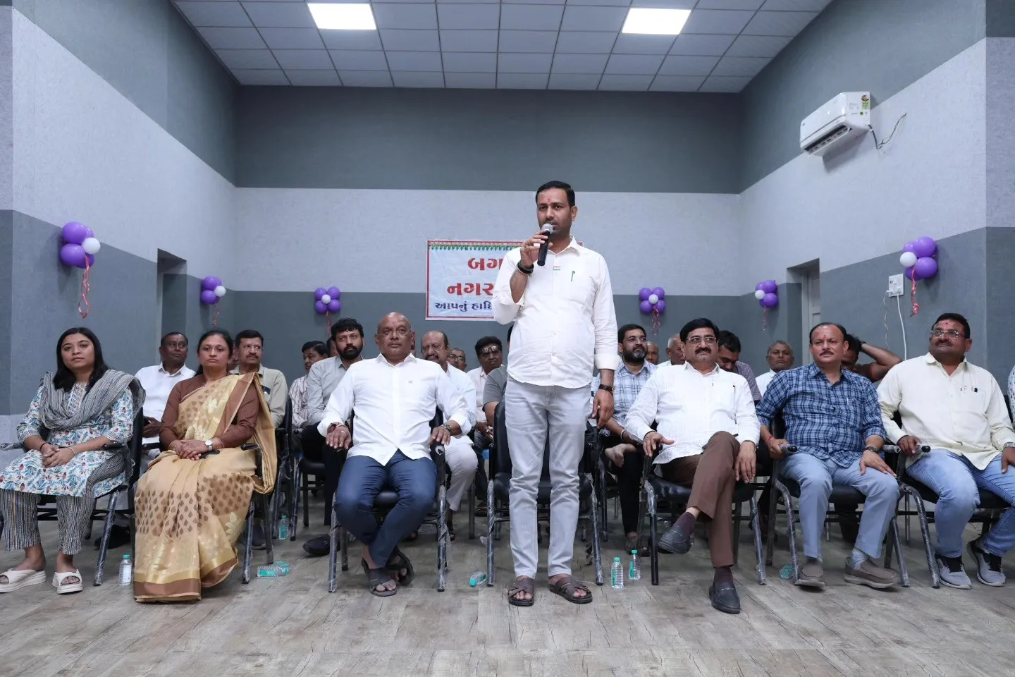 બગસરામાં રૂ.૪૯.૩૫ લાખના ખર્ચે મેઘાણી ટાઉન હોલનું આધુનિકીકરણ પૂર્ણ, રાજ્યમંત્રી કૌશિકભાઈ વેકરિયાના હસ્તે લોકાર્પણ 3 Bagasara Meghani Town Hall Renovation Inauguration 1.png