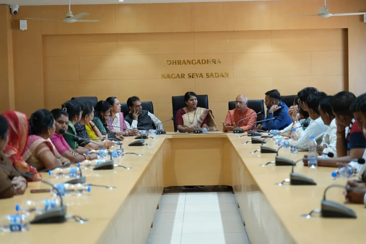 ધ્રાંગધ્રા નગરપાલિકામાં પ્રભારી મંત્રી દર્શનાબેન વાઘેલાની અધ્યક્ષતામાં વિકાસકાર્યોની સમીક્ષા બેઠક યોજાઈ 2 Dhrangadhra Development Review Meeting 2.png