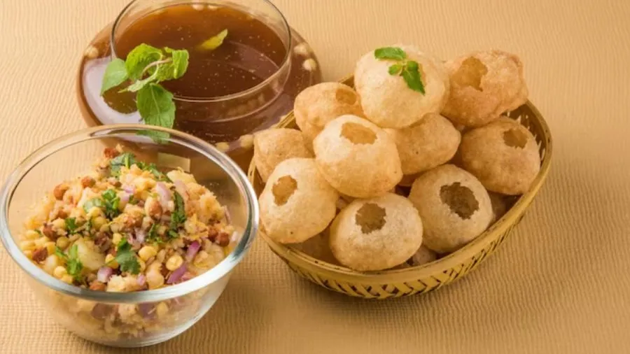 પાણીપુરી નરમ પડી જાય છે? લારી જેવી કડક પૂરી બનાવવા માટે અપનાવો આ સરળ ટ્રીક 2 gappi.jpg