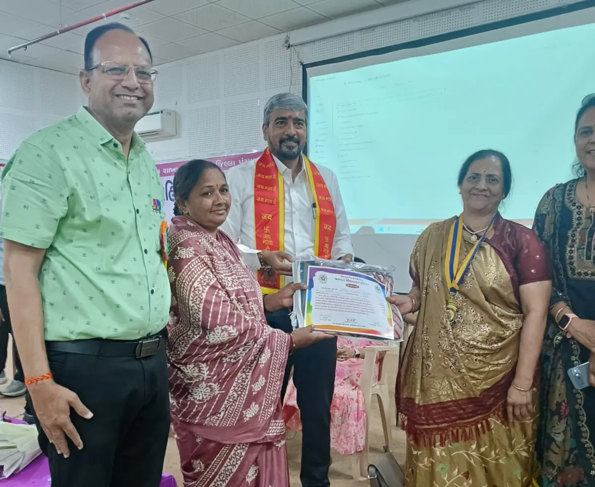 ખેડબ્રહ્મા ટાઉનહોલ ખાતે આંતરરાષ્ટ્રીય મહિલા દિવસ નિમિત્તે મહિલાશક્તિ સન્માન અને આરોગ્ય જાગૃતિનો ત્રિવિધ કાર્યક્રમ 2 Khedbrahma International Womens Day Health Awareness Program.png