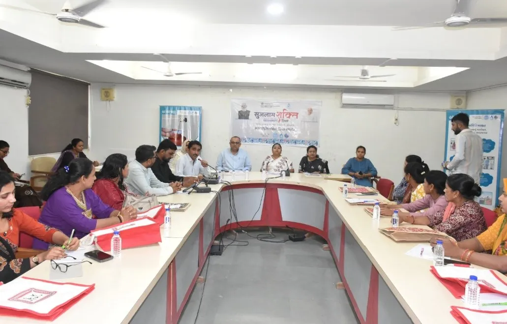 સાંસદ શોભાનાબેન બારૈયાની ઉપસ્થિતિમાં મુખ્યમંત્રી મહિલા પાણી સમિતિ પ્રોત્સાહન યોજના હેઠળ ચેક વિતરણ કાર્યક્રમ 3 Himmatnagar Mahila Pani Samiti Incentive Program 1.jpeg