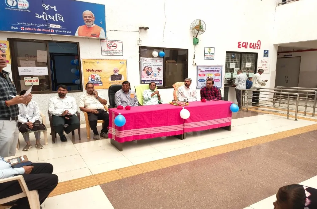 ઇડર સબ ડિસ્ટ્રિક્ટ હોસ્પિટલ ખાતે ધારાસભ્ય રમણલાલ વોરાની ઉપસ્થિતિમાં કિશોરીઓ માટે HPV રસીકરણ કાર્યક્રમનું આયોજન કરાયું 2 Idar HPV Vaccination Program Cervical Cancer Prevention.jpeg