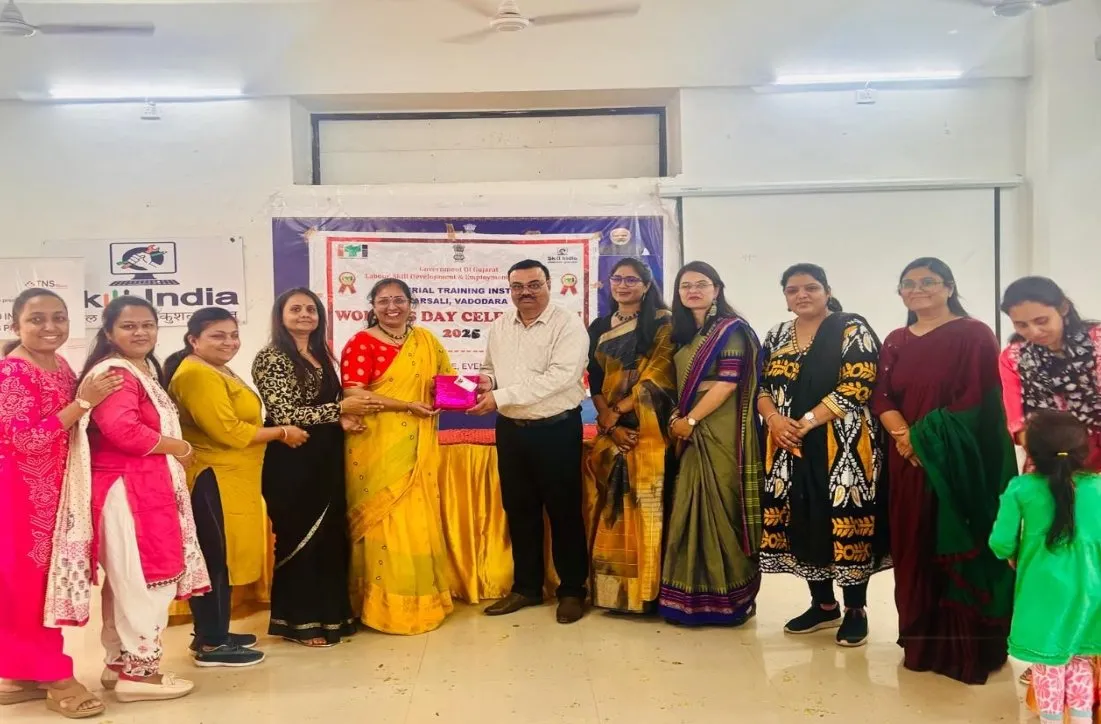 આંતરરાષ્ટ્રીય મહિલા દિવસ નિમિત્તે આઈટીઆઈ તરસાલી ખાતે મહિલા તાલીમાર્થીનીઓ માટે વિવિધ સ્પર્ધાઓનું આયોજન 2 Vadodara ITI Tarsali International Womens Day Celebration 1.jpeg