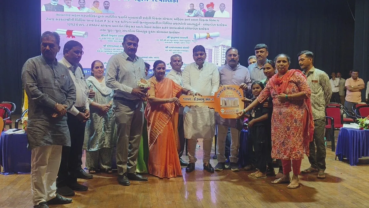 ભાવનગરમાં ₹384 કરોડના જનસુખાકારી પ્રકલ્પોનું ખાતમુહૂર્ત-લોકાર્પણ અને 472 પ્રધાનમંત્રી આવાસોનું વિતરણ 2 Bhavnagar PMAY EWS2 Housing Sidsar Inauguration 2026 2.png