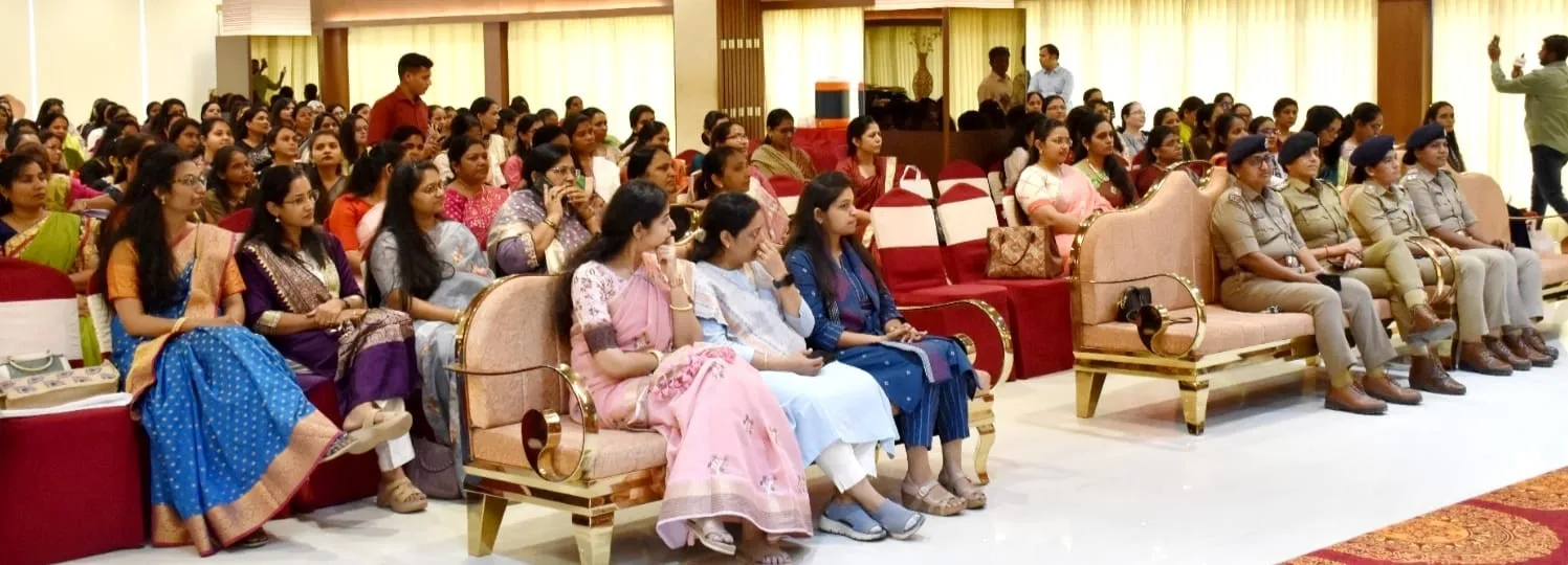 આણંદમાં મહિલા અધિકારીઓ દ્વારા આંતરરાષ્ટ્રીય મહિલા દિવસ નિમિત્તે વિશેષ કાર્યક્રમનું આયોજન 3 Anand District Women Officers International Womens Day Program.png