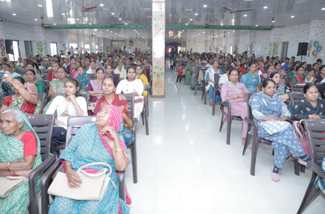 મોરબી જિલ્લામાં આંતરરાષ્ટ્રીય મહિલા દિવસ નિમિત્તે મહિલા સંમેલન, યોજનાઓના લાભાર્થીઓને ચેક અને મંજૂરી હુકમ વિતરણ 3 Morbi District Women Conference Sanala International Womens Day 1.jpeg