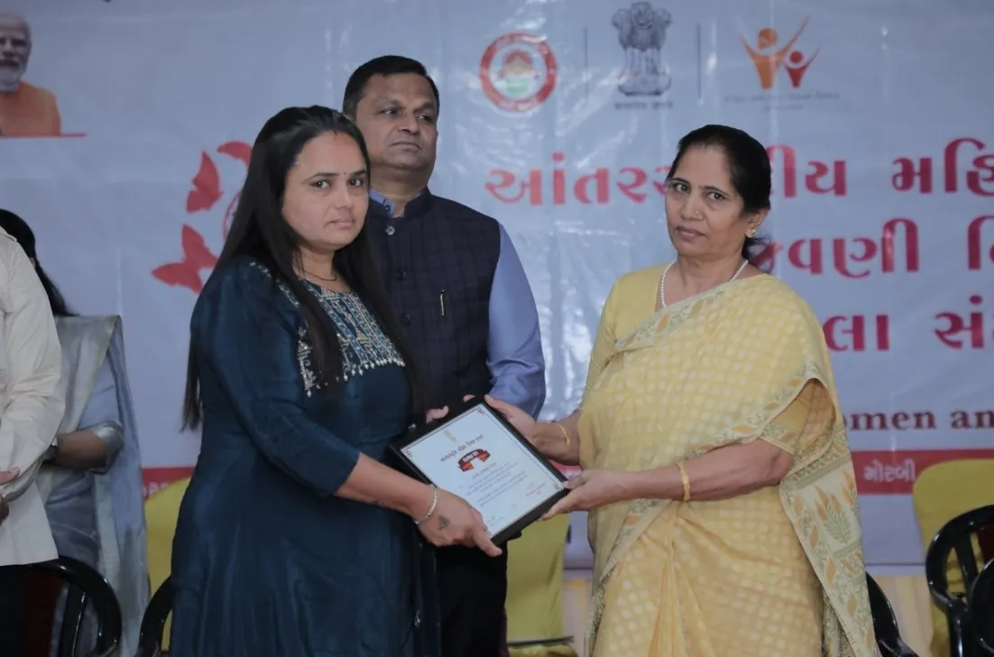 મોરબી જિલ્લામાં આંતરરાષ્ટ્રીય મહિલા દિવસ નિમિત્તે મહિલા સંમેલન, યોજનાઓના લાભાર્થીઓને ચેક અને મંજૂરી હુકમ વિતરણ 2 Morbi District Women Conference Sanala International Womens Day 2.jpeg