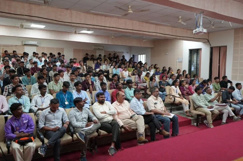 વઘઈ કૃષિ કોલેજ ખાતે “વિકસિત ભારત યુથ પાર્લામેન્ટ ૨૦૨૬”નું આયોજન, યુવાનોમાં લોકશાહી મૂલ્યો અંગે જાગૃતિ 3 Viksit Bharat Youth Parliament 2026 Waghai Dang 2.jpeg