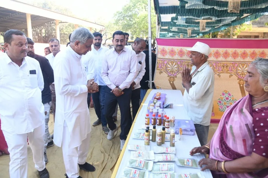 જસદણમાં આંતરરાષ્ટ્રીય મહિલા દિવસ નિમિત્તે મહિલા સંમેલન અને સરસ મેળો યોજાયો, મંત્રી કુંવરજીભાઈ બાવળીયાએ યોજનાકીય સહાય વિતરણ કરી 4 Jasdan Women Conference Saras Mela Kunvarji Bavaliya 2026 1.jpeg