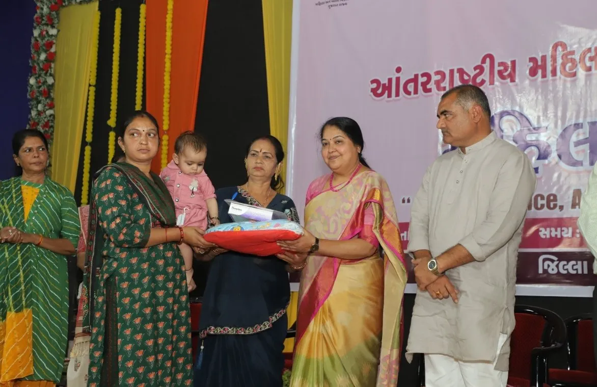 વઢવાણમાં આંતરરાષ્ટ્રીય મહિલા દિવસ નિમિત્તે જિલ્લા સ્તરનું મહિલા સંમેલન, મહિલાઓનું સન્માન અને યોજનાકીય સહાય વિતરણ 2 Wadhwan Surendranagar Women Conference International Womens Day 2026.jpeg