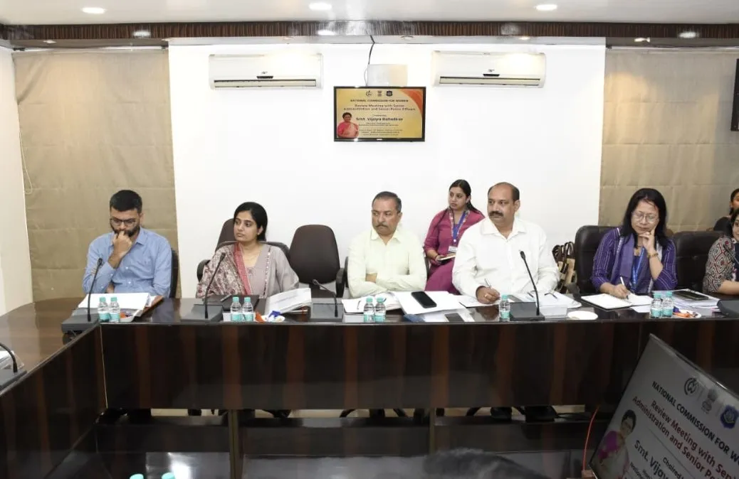 વડોદરા પોલીસ ભવન ખાતે રાષ્ટ્રીય મહિલા આયોગના અધ્યક્ષ વિજયા રહાટકરની ઉચ્ચસ્તરીય સમીક્ષા બેઠક 2 Vadodara NCW Chairperson Vijaya Rahatkar Review Meeting 1.jpeg
