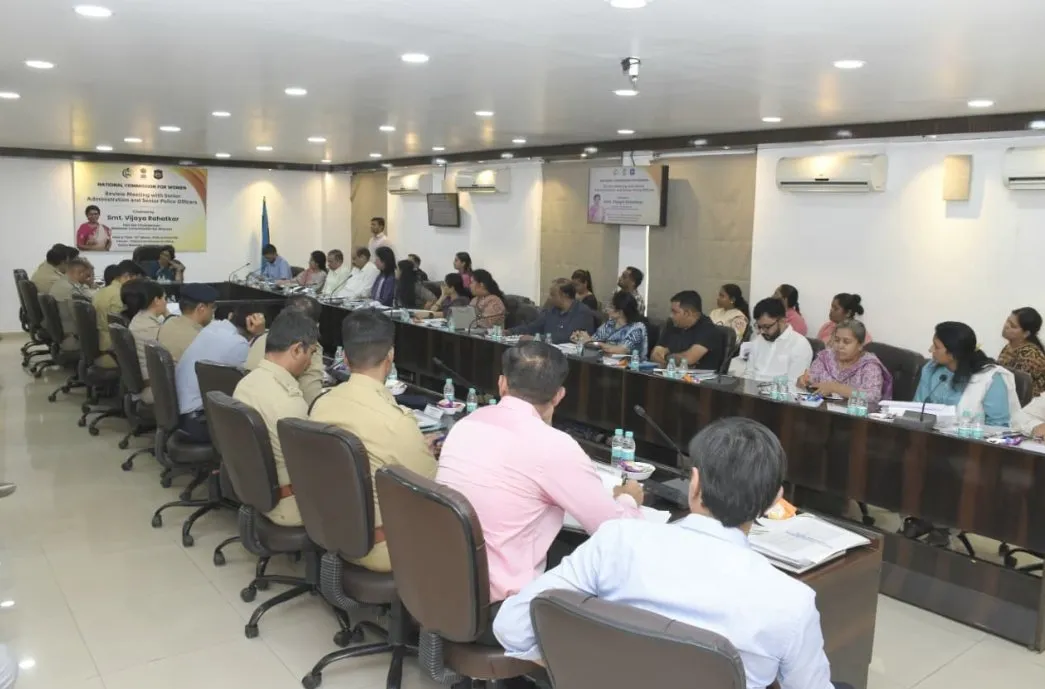 વડોદરા પોલીસ ભવન ખાતે રાષ્ટ્રીય મહિલા આયોગના અધ્યક્ષ વિજયા રહાટકરની ઉચ્ચસ્તરીય સમીક્ષા બેઠક 3 Vadodara NCW Chairperson Vijaya Rahatkar Review Meeting 2.jpeg
