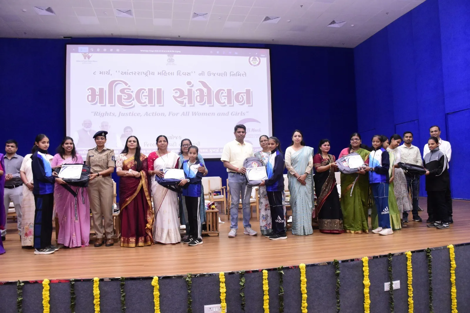 વ્યારા ખાતે પદ્મશ્રી રમીલાબેન ગામીતના અધ્યક્ષસ્થાને મહિલા સંમેલન, મહિલા સશક્તિકરણનો સંદેશ 4 Vyara Women Conference Padmashri Ramilaben Gamit 3.png