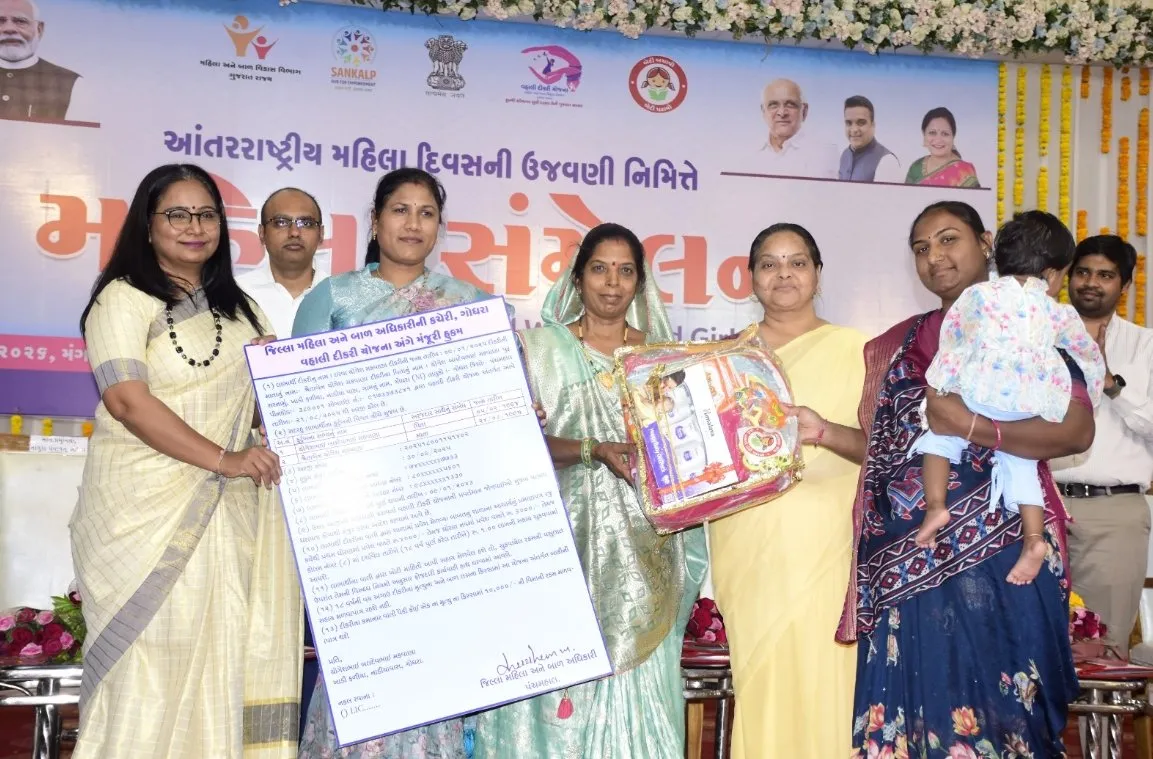 ગોધરાના BAPS સ્વામિનારાયણ મંદિરે આંતરરાષ્ટ્રીય મહિલા દિવસ નિમિત્તે વિશાળ મહિલા સંમેલન યોજાયું 2 panchmahal godhra mahila sammelan women day.jpeg