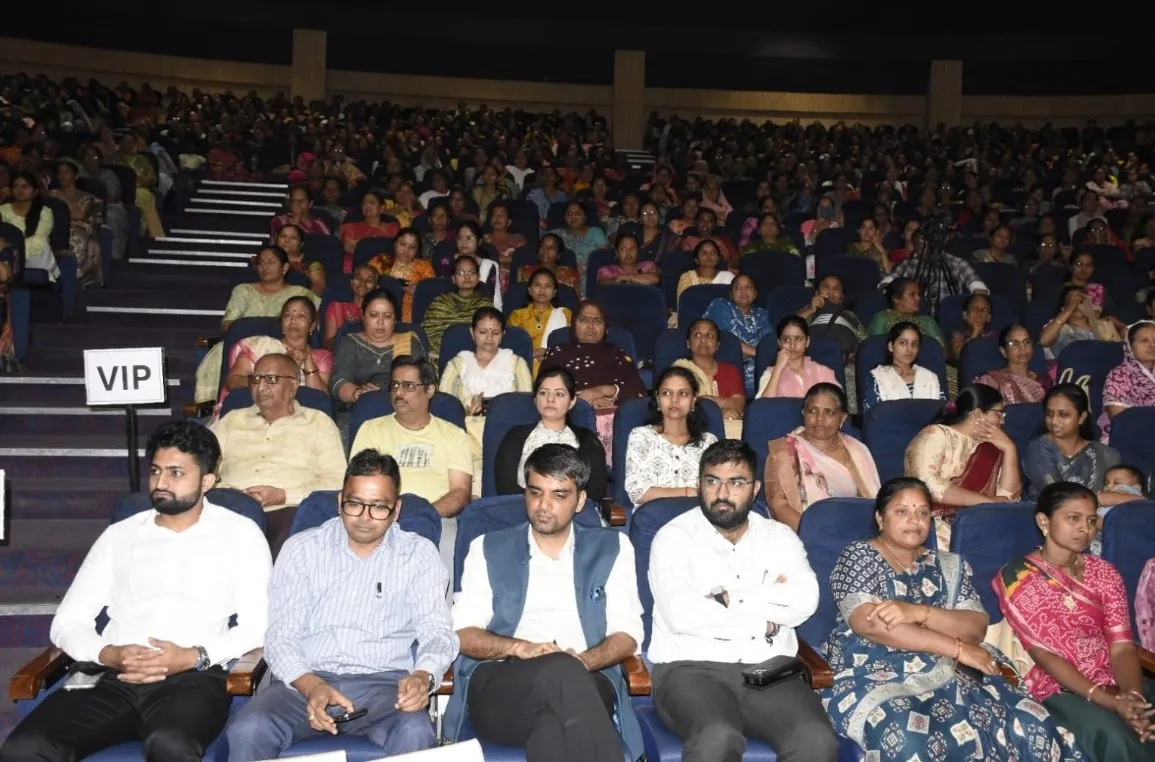 ભાવનગરના ઝવેરચંદ મેઘાણી ઓડિટોરિયમમાં આંતરરાષ્ટ્રીય મહિલા દિવસ નિમિત્તે જિલ્લા કક્ષાનું મહિલા સંમેલન યોજાયું 2 bhavnagar international women day mahila sammelan 1.jpeg