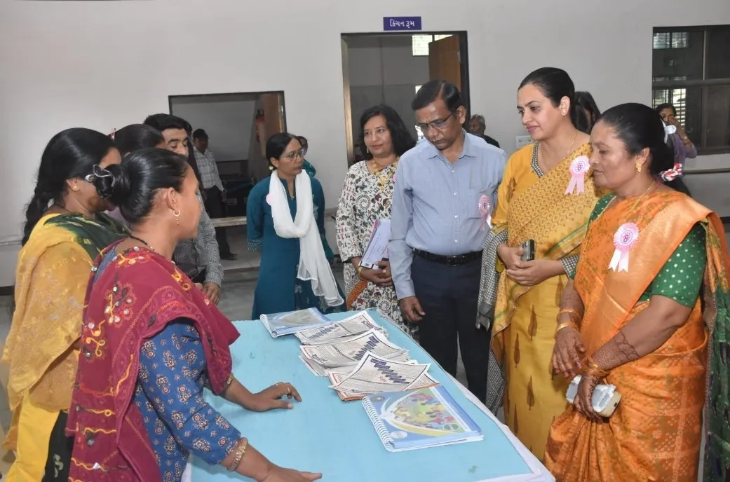 જિલ્લા પંચાયત પ્રમુખ નિર્મળાબેન ગાઇનના અધ્યક્ષસ્થાને મહિલા સંમેલન, વિવિધ યોજનાઓના લાભનું વિતરણ 4 dang ahwa mahila sammelan women day celebration 2.jpeg