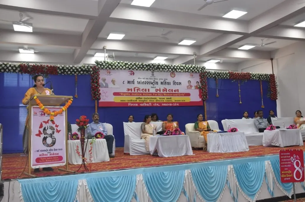 જિલ્લા પંચાયત પ્રમુખ નિર્મળાબેન ગાઇનના અધ્યક્ષસ્થાને મહિલા સંમેલન, વિવિધ યોજનાઓના લાભનું વિતરણ 2 dang ahwa mahila sammelan women day celebration 3.jpeg