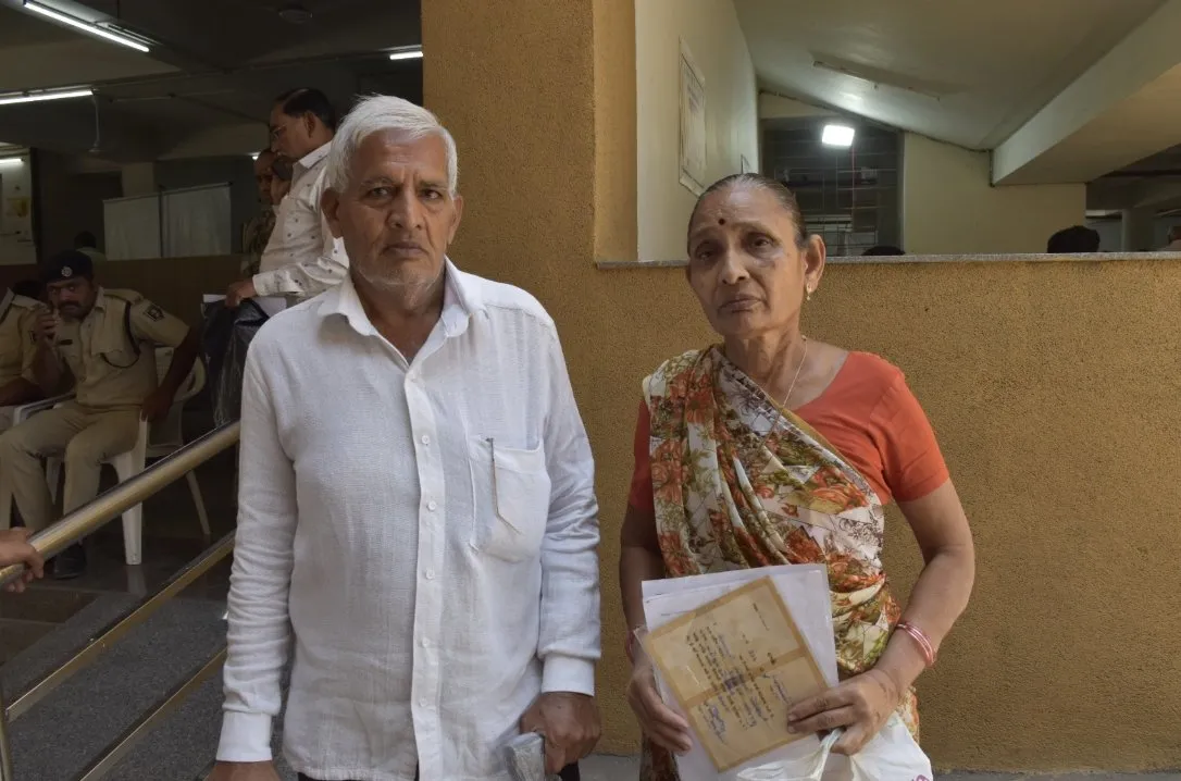 સુરતના હિરાબાગના ૬૨ વર્ષીય દિવ્યાંગ સવજીભાઈ ગોરાસીયા સેવા સેતુમાં સીનિયર સિટીઝન કાર્ડ મેળવી બન્યા પ્રેરણાસ્ત્રોત 2 surat senior citizen card savjibhai gorasiya seva setu.jpeg
