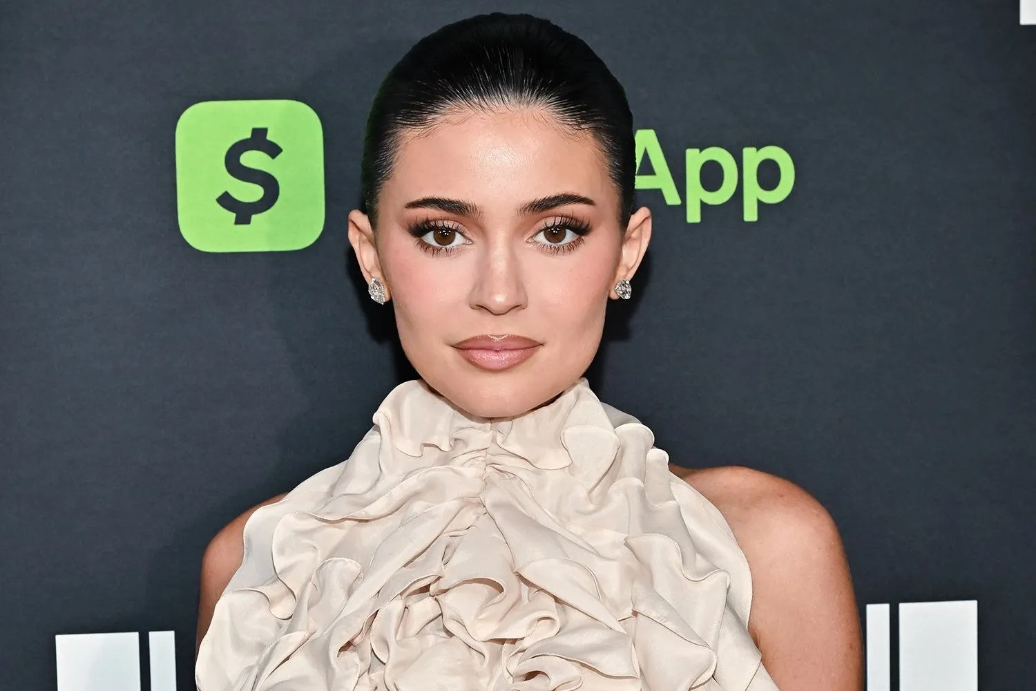 મોડેલિંગથી અભિનય સુધી: Kylie Jennerની હોલીવુડમાં ગ્રાન્ડ એન્ટ્રી 2 WhatsApp Image 2026 03 12 at 7.49.00 PM.jpeg