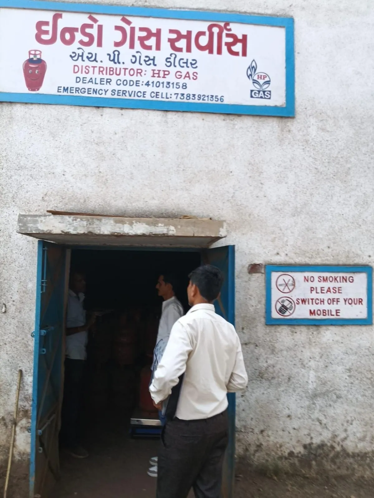 આણંદ જિલ્લામાં એલપીજી ગેસની કાળાબજારી અટકાવવા તંત્ર દ્વારા આકસ્મિક તપાસ ઝુંબેશ શરૂ 3 anand lpg gas inspection supply department action 2.png