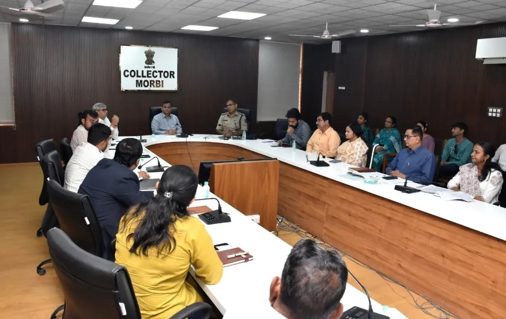 મોરબીમાં ગેસ એજન્સી વિતરકો સાથે બેઠક, ડોમેસ્ટિક એલપિજિ સિલિન્ડરના કાળા બજાર સામે કડક કાર્યવાહી કરવાની ચેતવણી 3 morbi lpg black marketing warning meeting 2.jpeg