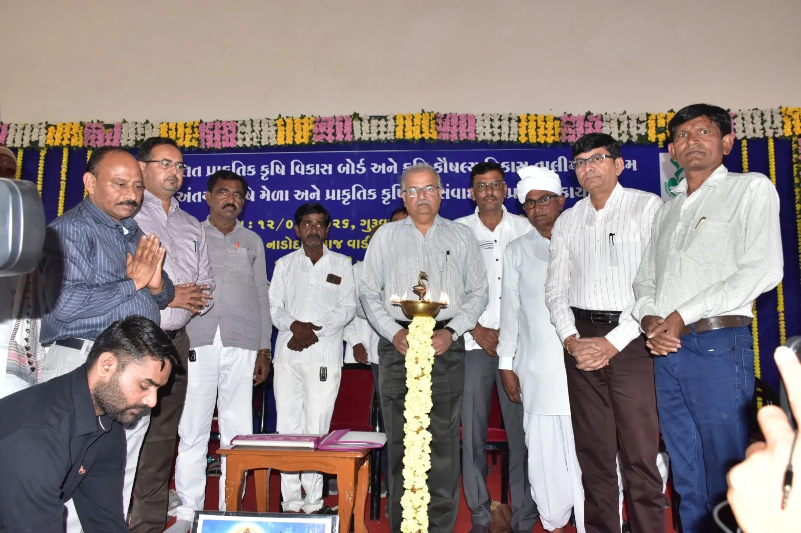 પાટણ જિલ્લામાં પ્રાકૃતિક ખેતી પ્રોત્સાહન માટે કૃષિમેળો અને પરિસંવાદ યોજાયો 2 patan sami krushi mela natural farming seminar.png