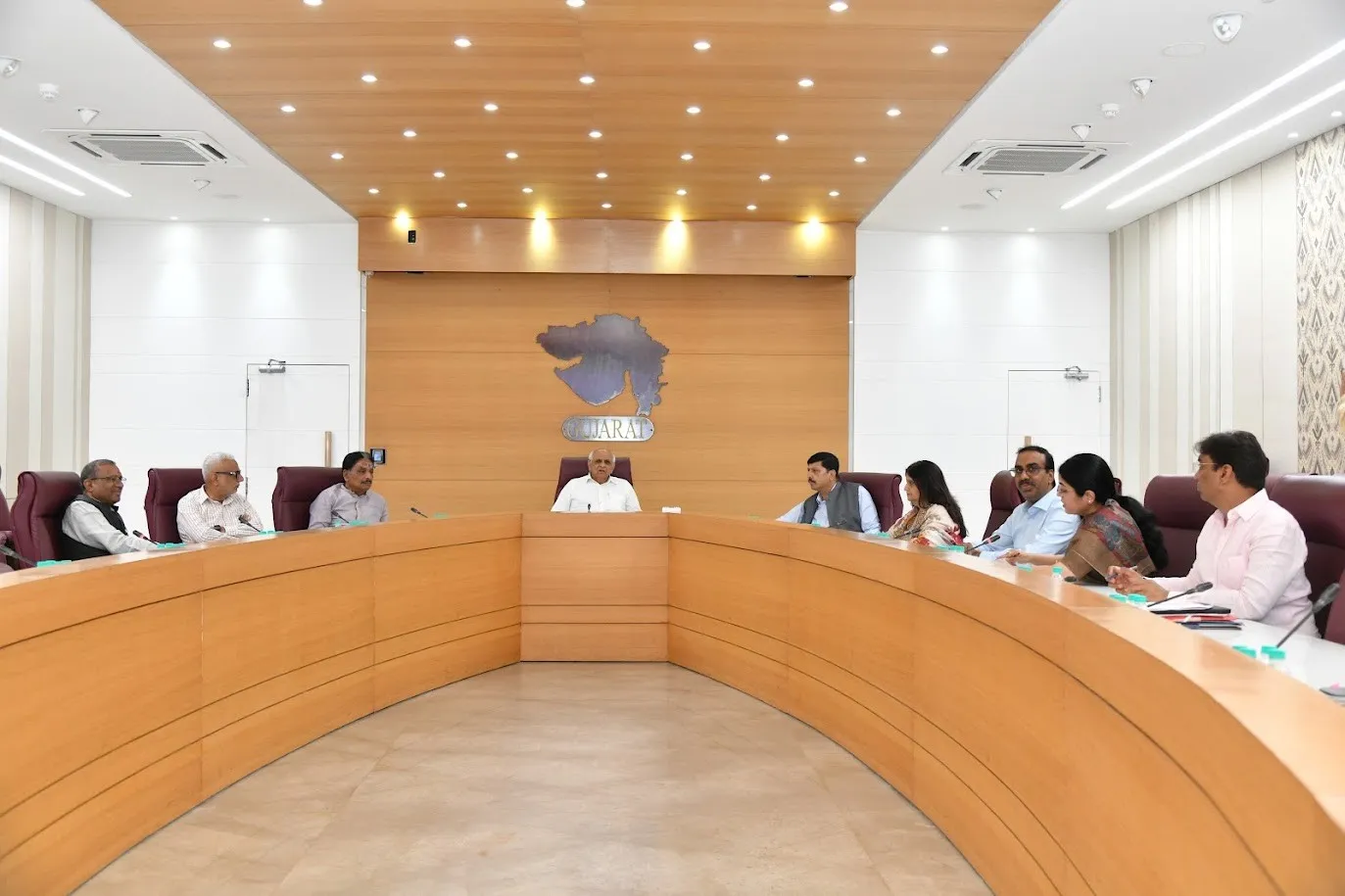પાઈપલાઈન ગેસ ઉપલબ્ધ વિસ્તારોમાં રેસ્ટોરન્ટ, હોટેલ અને સંસ્થાઓને તત્કાલ પીએનજી કનેક્શન આપવાનો મુખ્યમંત્રીનો નિર્ણય 3 gujarat png gas connection decision 2.png