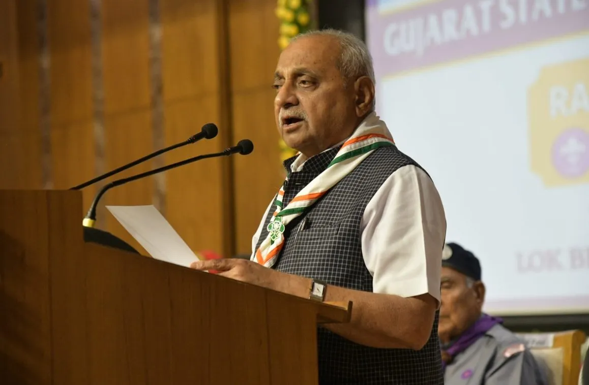 ગાંધીનગર લોકભવનમાં રાજ્યપાલ આચાર્ય દેવવ્રતજીના હસ્તે સ્કાઉટ્સ-ગાઈડ્સને રાજ્ય સન્માન, યુવા પેઢીને શિસ્ત અને પરિશ્રમનો સંદેશ 4 Gujarat Scouts Guides State Award Ceremony Gandhinagar 1.jpeg