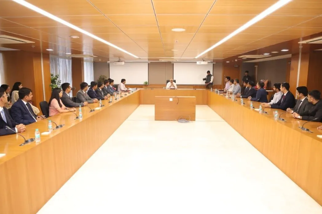 યુપીએસસી સિવિલ સર્વિસીસ પરીક્ષા 2025માં સફળ થયેલા SPIPAના 35 યુવાઓએ મુખ્યમંત્રી ભૂપેન્દ્ર પટેલ સાથે કરી શુભેચ્છા મુલાકાત 2 SPIPA UPSC 2025 Successful Candidates Meet CM Bhupendra Patel 1.jpeg