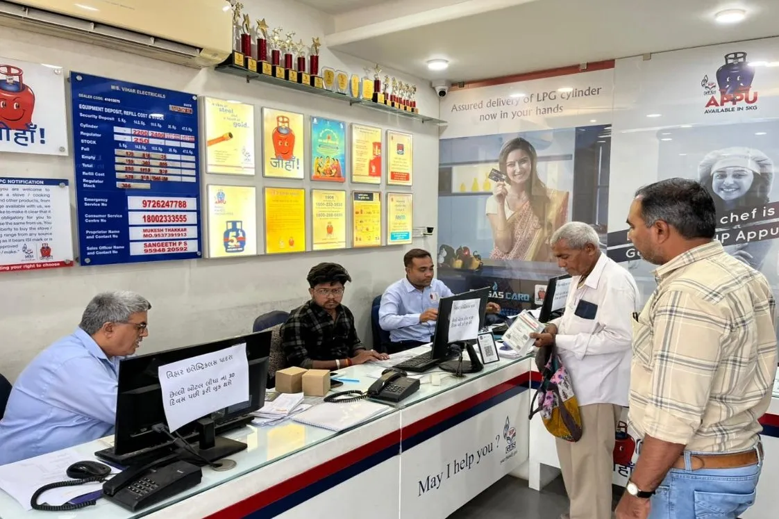 વડોદરામાં ગેસ સિલિન્ડરની ગેરકાયદેસર સંગ્રહખોરી સામે તંત્રની તવાઈ, ૧૪ ટીમોની ચેકિંગમાં એજન્ટ પાસેથી ૨૯ બોટલ જપ્ત 3 Vadodara Gas Cylinder Hoarding Crackdown 2026 1.jpeg